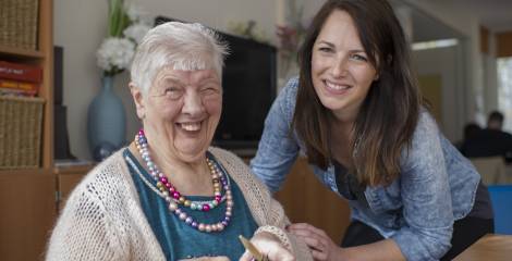 Twee lachende vrouwen